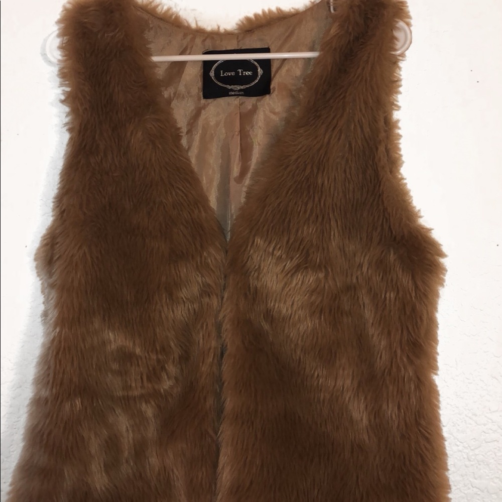 Sleeveless coat